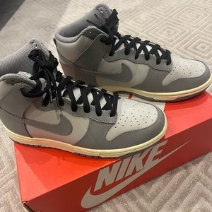 WOMENS NIKE DUNK HIGH GREY FOG